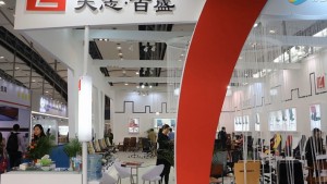 2016年廣州家具展——大志家具接受畢加展覽采訪(fǎng)